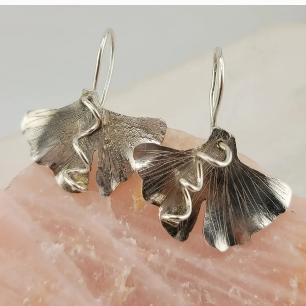GORGEOUS GINKGO SUPIMA LEAF DANGLING HANDMADE EARRINGS IN STERLING SILVER METAL - Picture 5 of 5